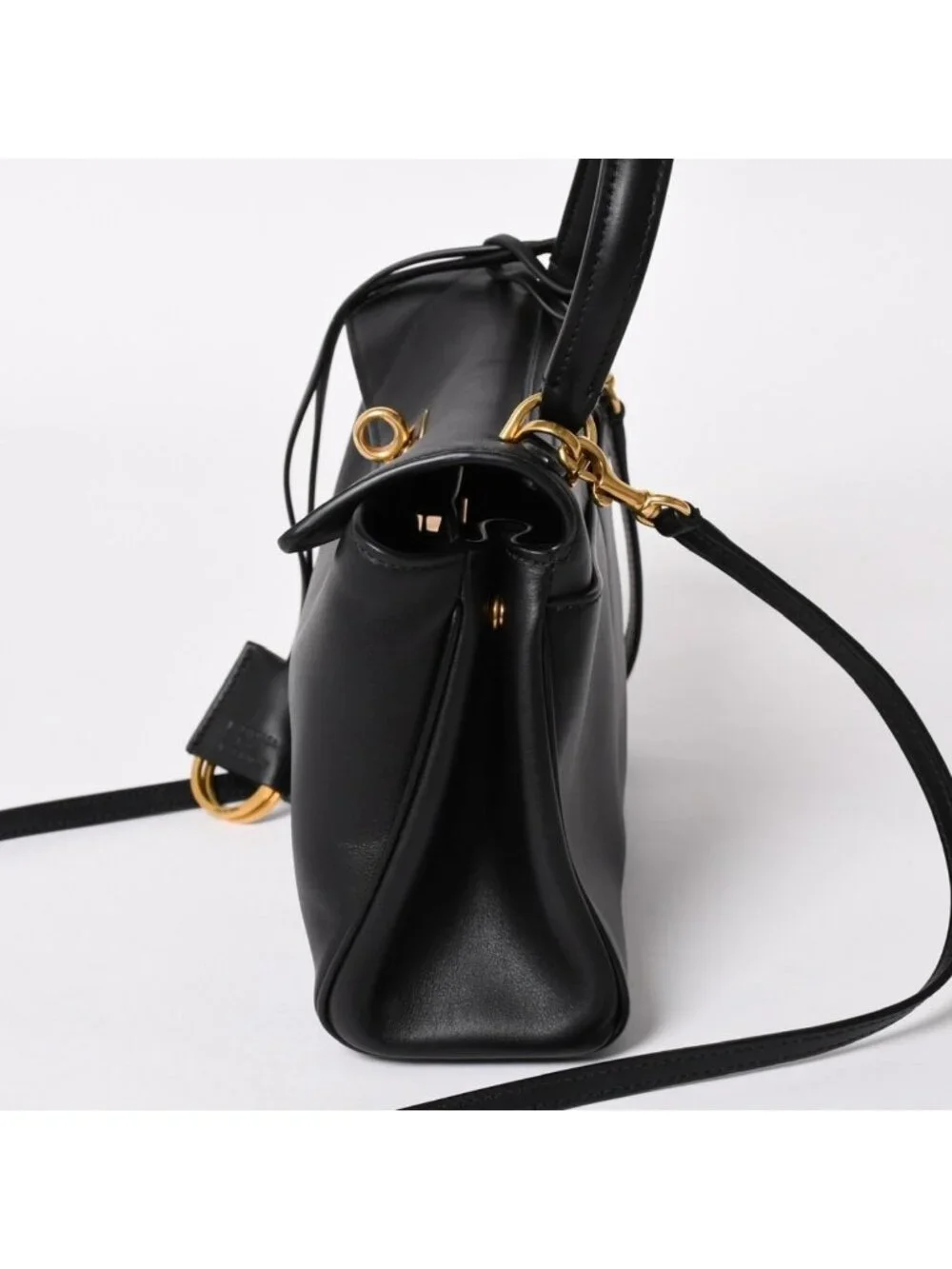 Balenciaga carry slight experts